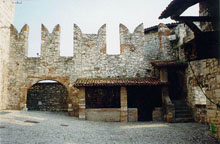 Le mura merlate del Mastio Visconteo